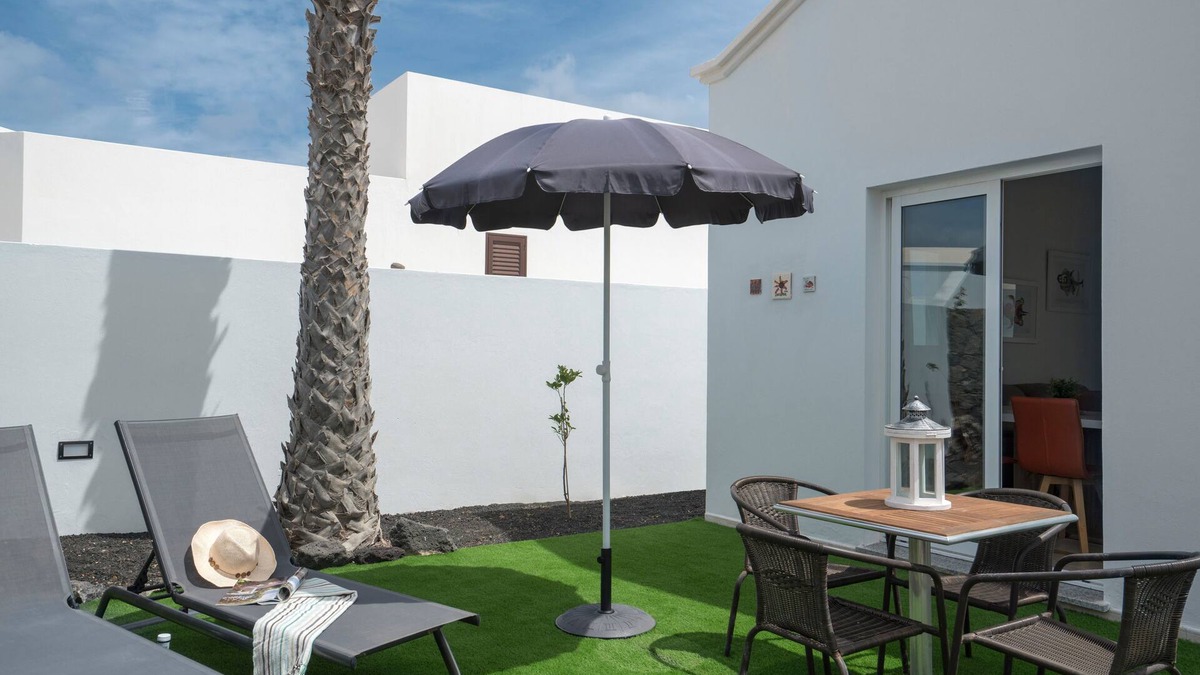 Charco del Palo House | B1, in a small complex with communal heated pool 100m from the sea