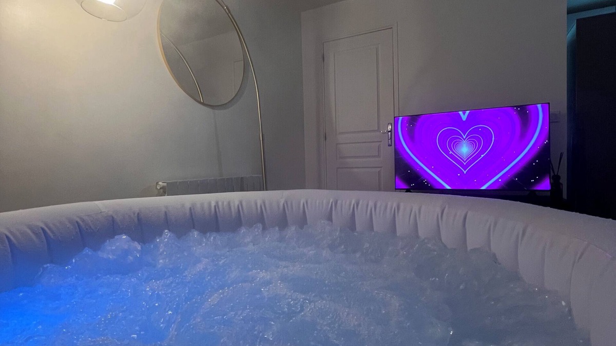 Bondy Apartment | B15 Jacuzzi 5 Étoile par Villa Dengous