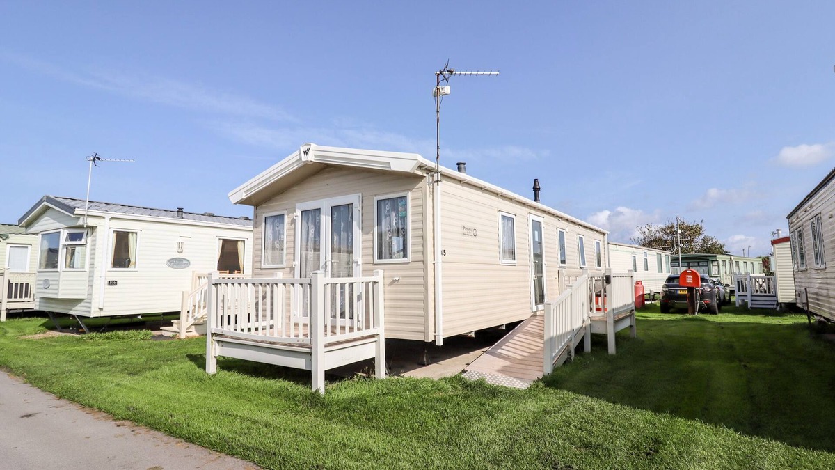 St George Cottage | B15 TY GWYN, pet friendly, country holiday cottage in Towyn