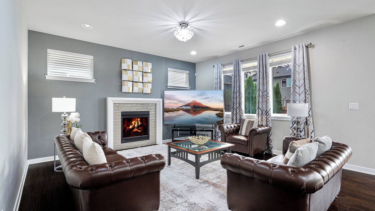 North Creek House | B16: Henna Villa: Corner lot, fenced, main w BR bath