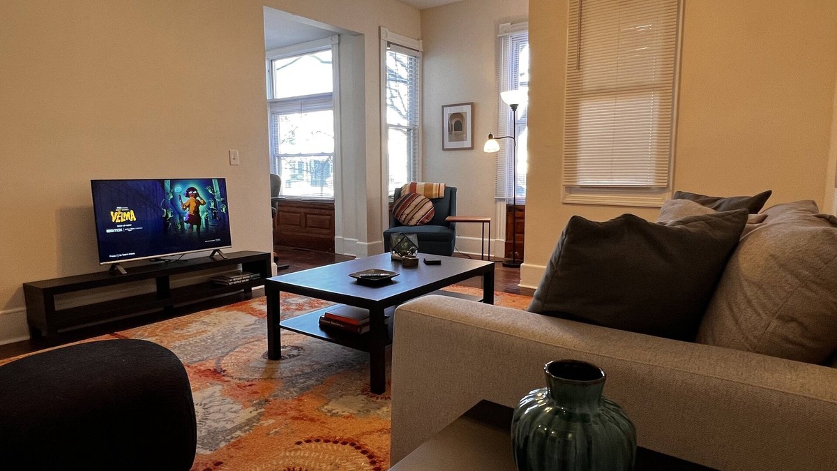 Dwight Apartment | B2-1-Specious - New 3 BR - 2 BATH