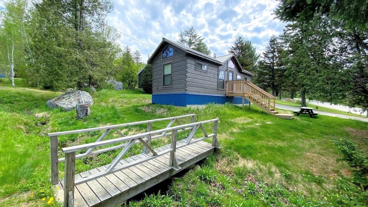 Twin Mountain Cabin | B3 Awesome "Tiny Home" A/C, Mountain Views, Minutes to Skiing, Hiking, Attractions, Dog Friendly!