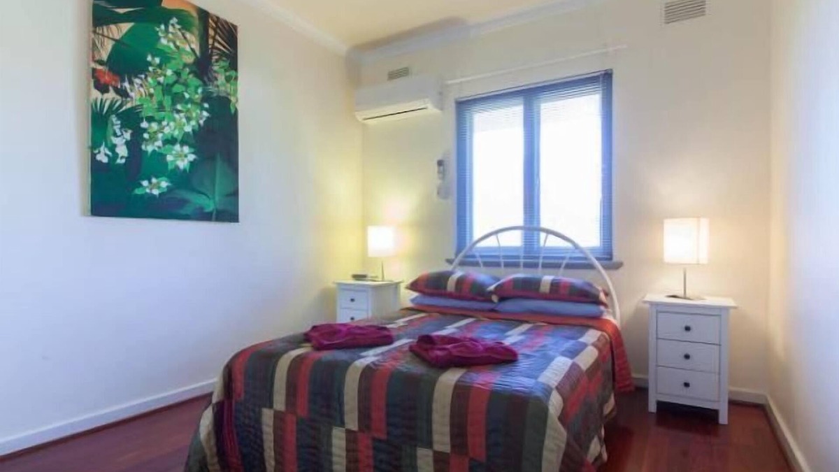 Crawley Apartment | B7 Walk to UWA close to SCGH & CBD