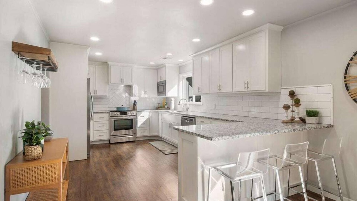 Broken Arrow House | BA's BohoChic-steps to Rose District-Complete RENO