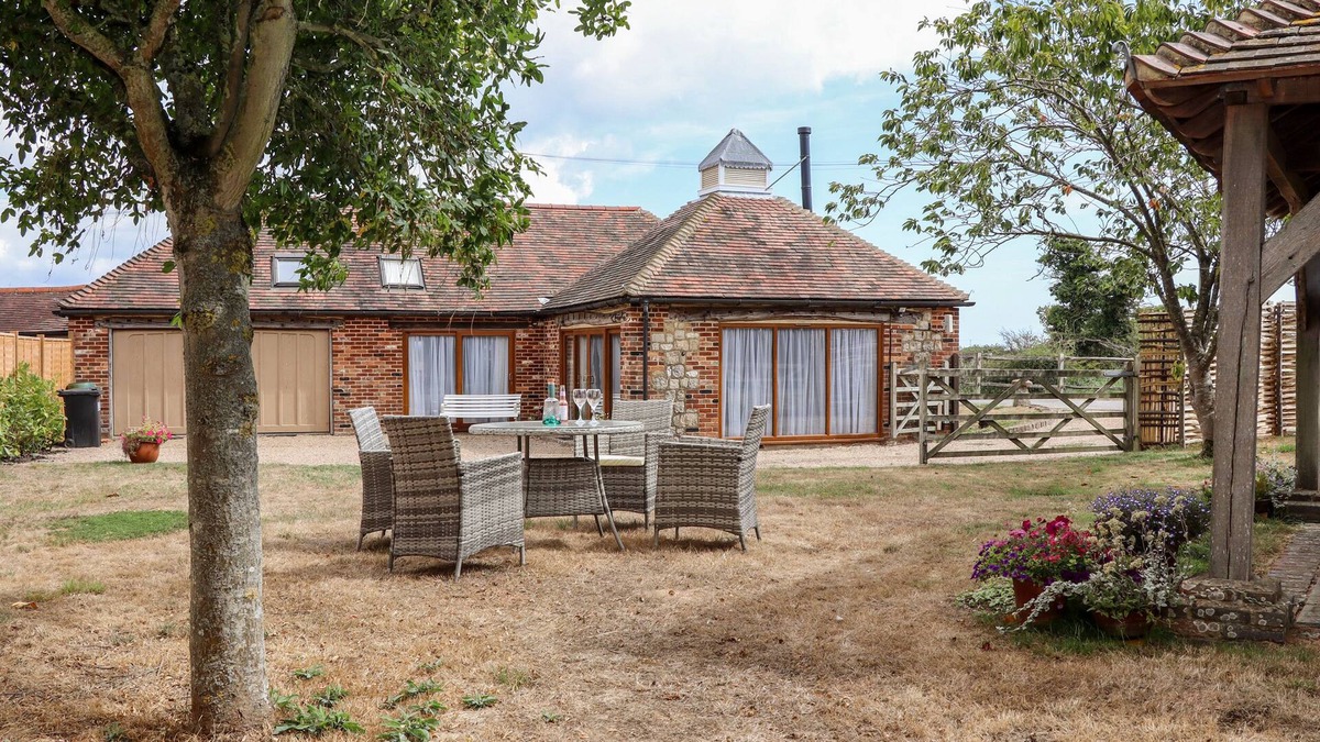 St Mary's Bay Cottage | BAA LAMB COTTAGE, family friendly, with open fire in Dymchurch
