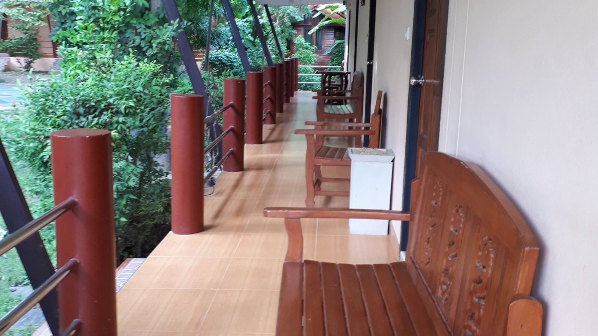 Ban Pong Hotel | Baan Rimnam Resort