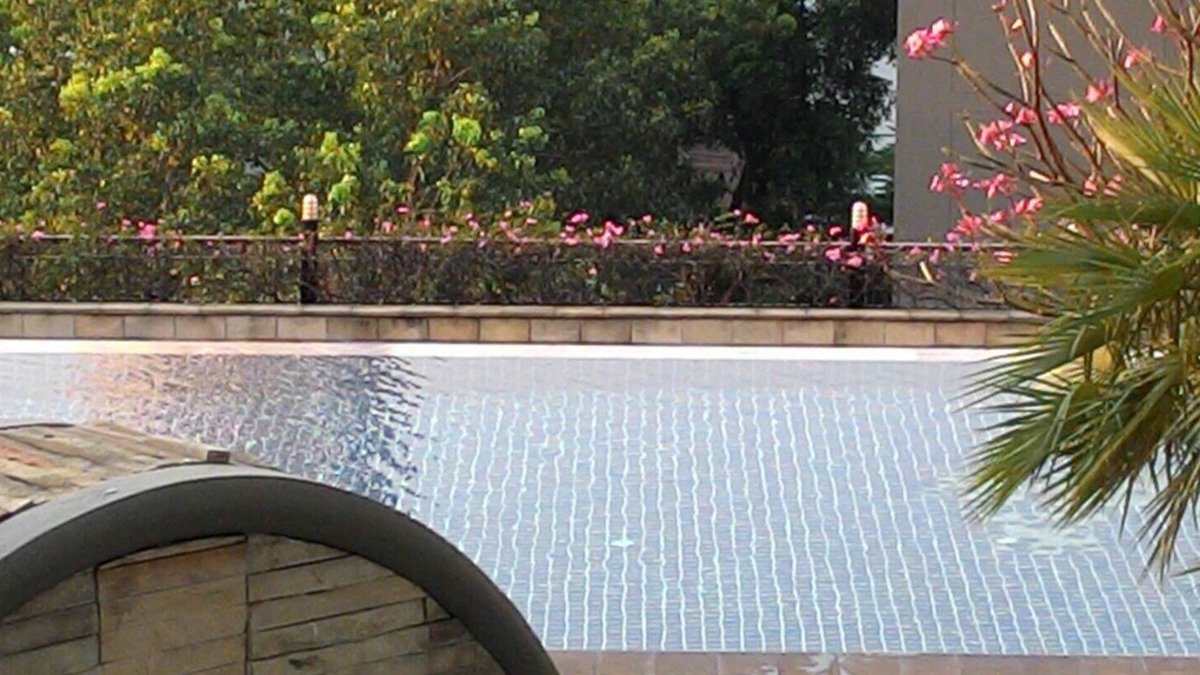 Yan Nawa Condo | Baan Sathorn Pool-view room