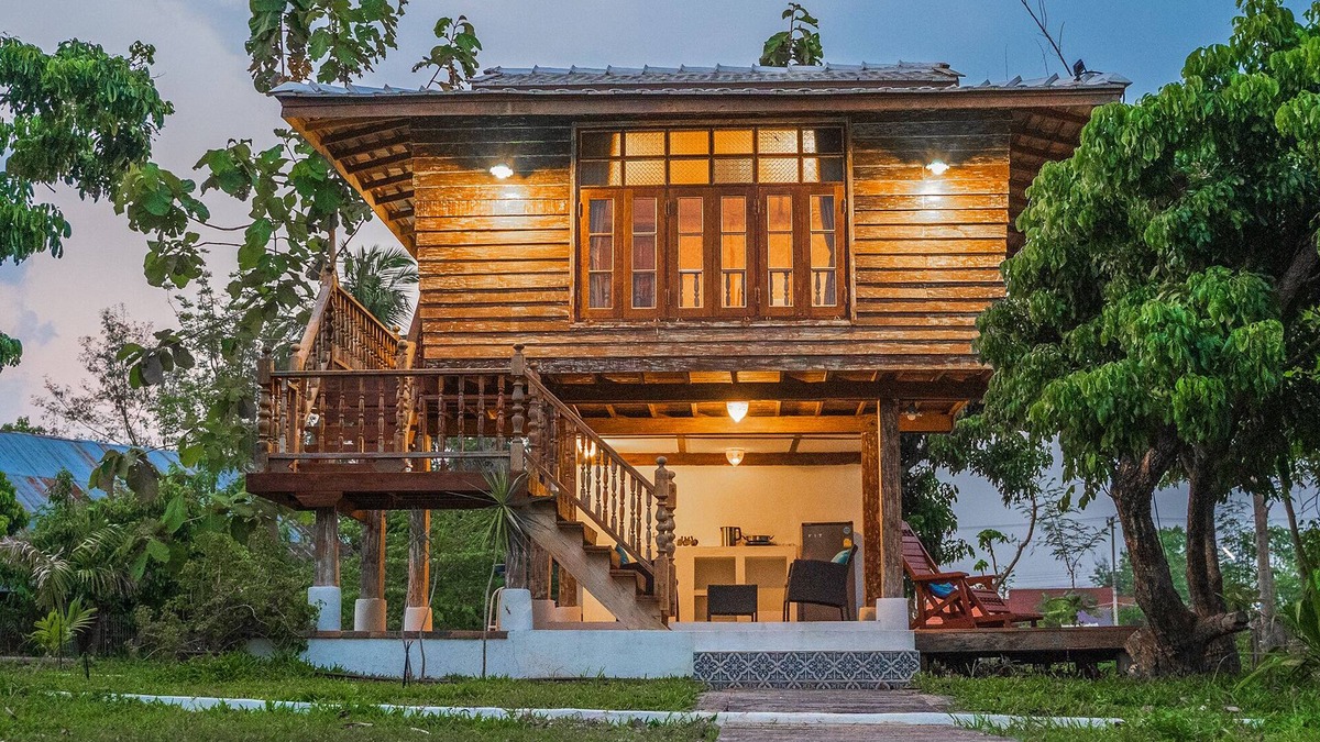 Ban Waen House | Baanchandra Jungle Tiny Barn House .