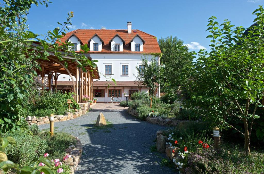 Pruhonice House | Babiččina Zahrada Penzion & Restaurant