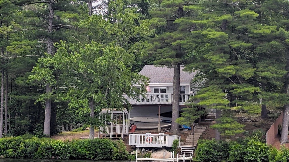 Amherst Cottage | Baboosic Lake - Wonderful Classic S. NH Vacation Cottage all to Yourself