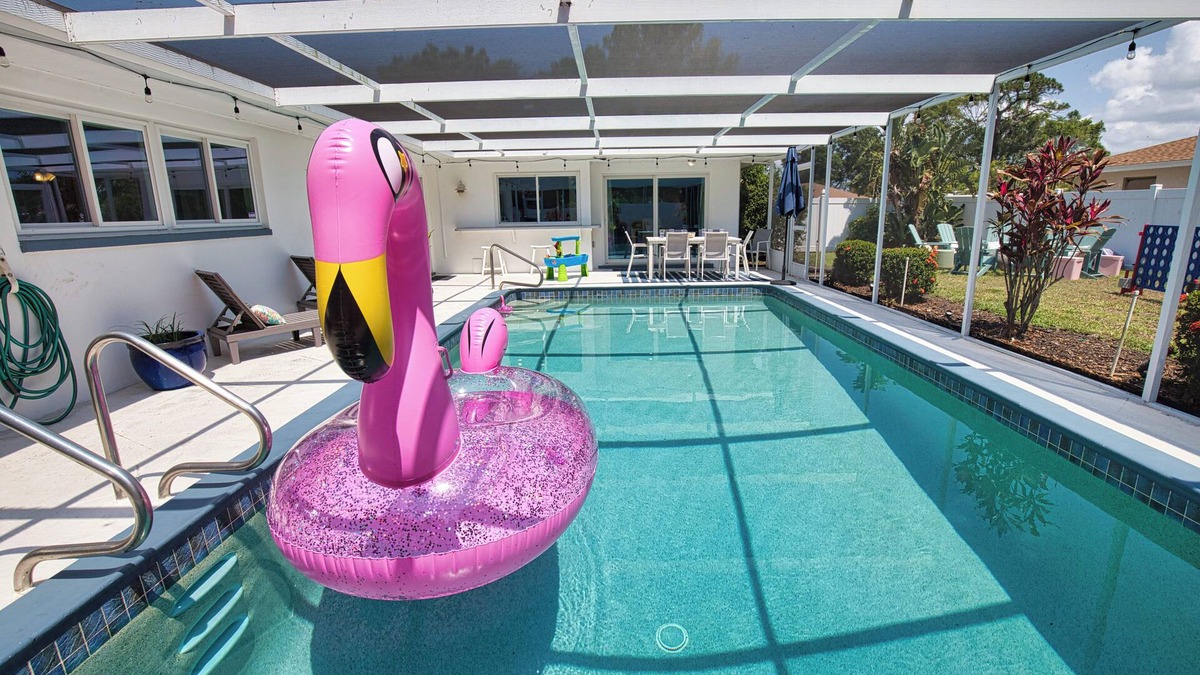 Whitfield House | Baby/Kid Friendly-Close to Beach/Downtown-Heated Pool-Fire Pit-Game Room