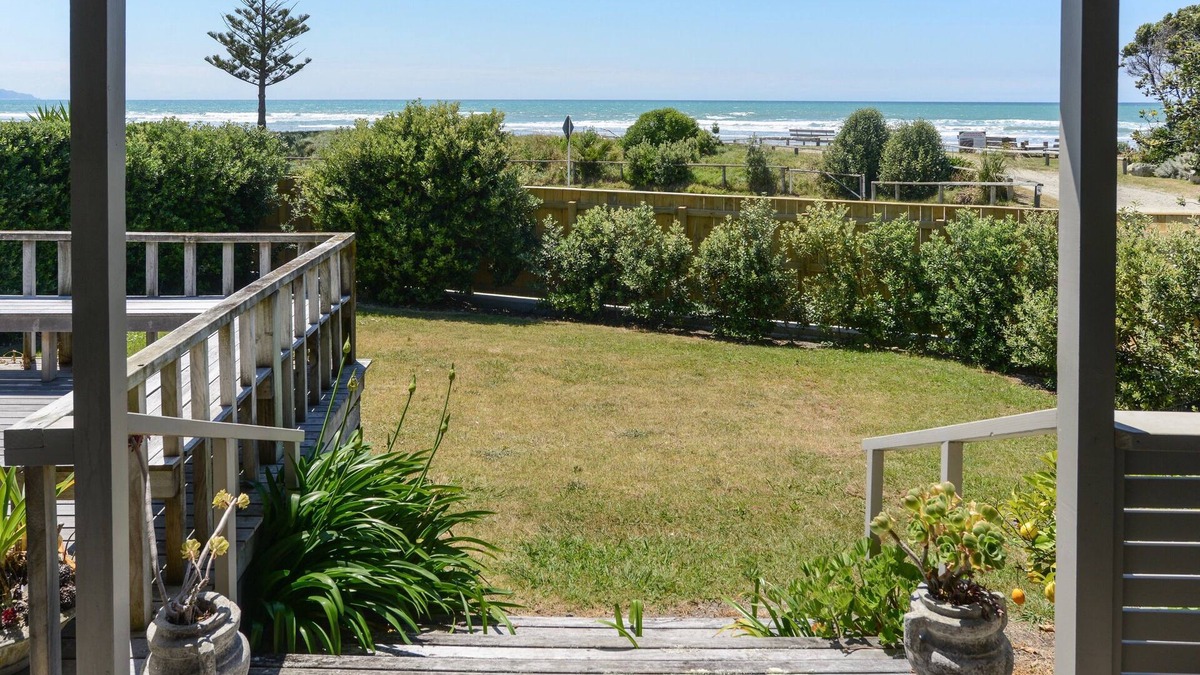 Waimarama Cottage | Bach 112 - Waimarama Holiday Home