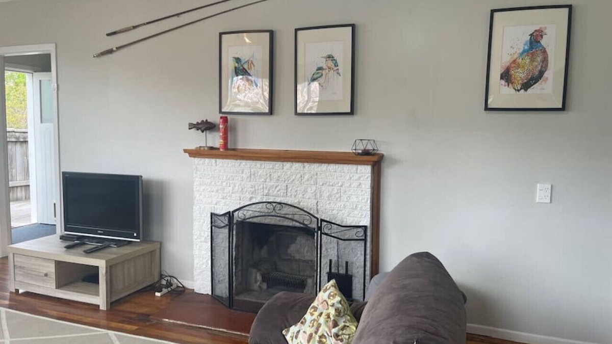 Two Mile Bay House | Bach 70 in Two Mile Bay and Pet Friendly