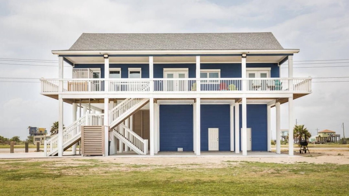 Gilchrist House | Bach Haus: 4 BR, 3 BA House in Gilchrist, Sleeps 18
