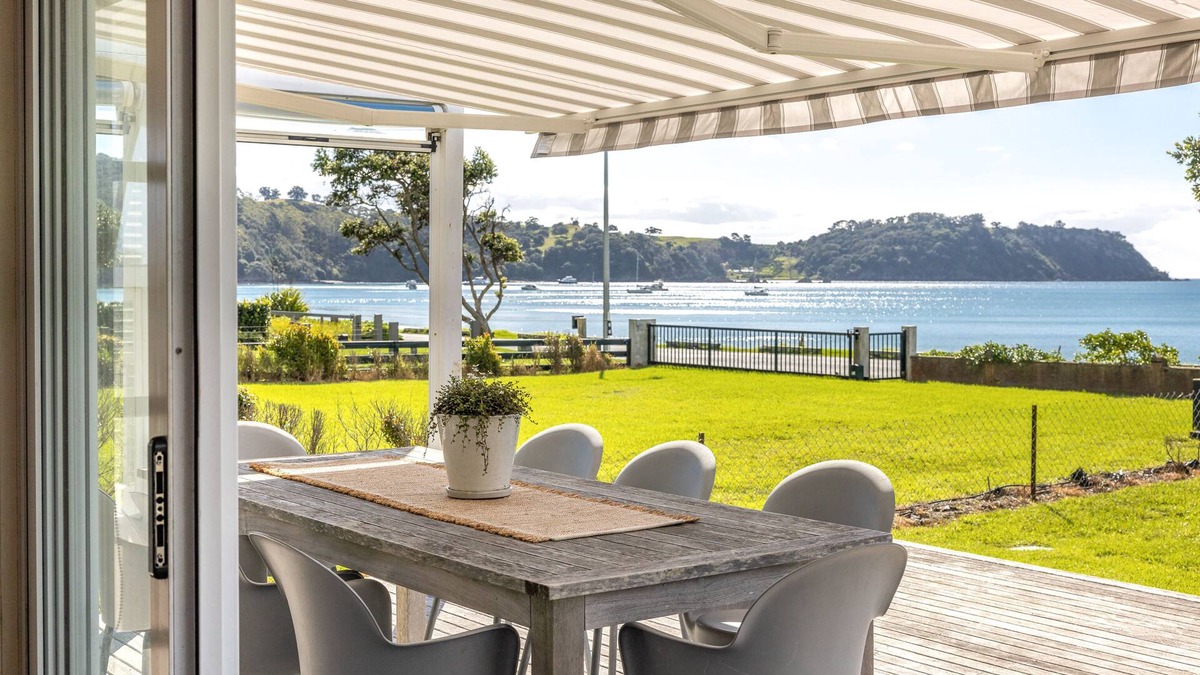 Onetangi House | BACH ON THE BEACH | Coast & Country |n WINTER DEAL - Stay for 3 Pay for 2
