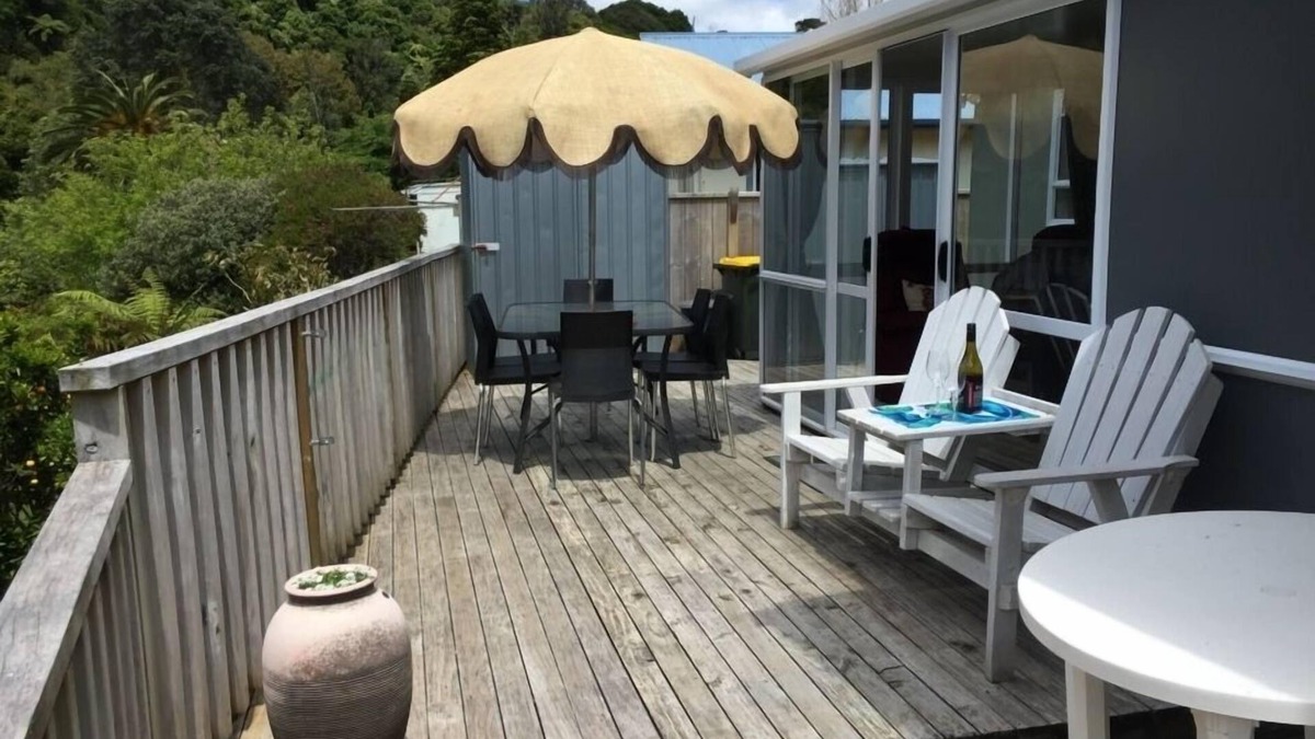Rewa Cottage | Bach11 at beautiful Onaero Bay, so close to New Plymouth .