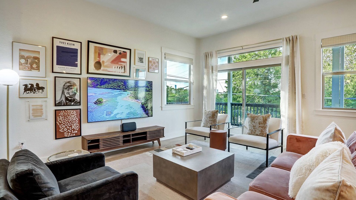 Riverside House | Bachelor/Bachelorette Mansion In the Heart of ATX