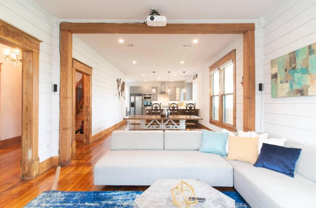 East Cesar Chavez Villa | Bachelor/Bachelorette Weekend in the Heart of ATX