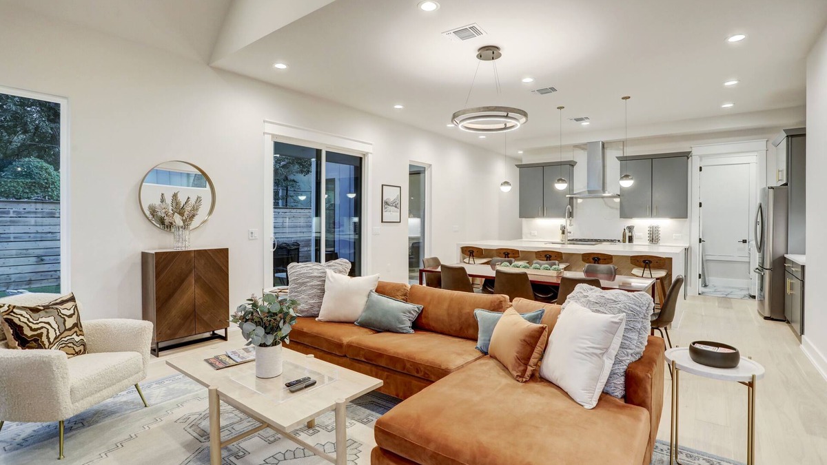 Holly House | Bachelor/ette House — East Downtown
