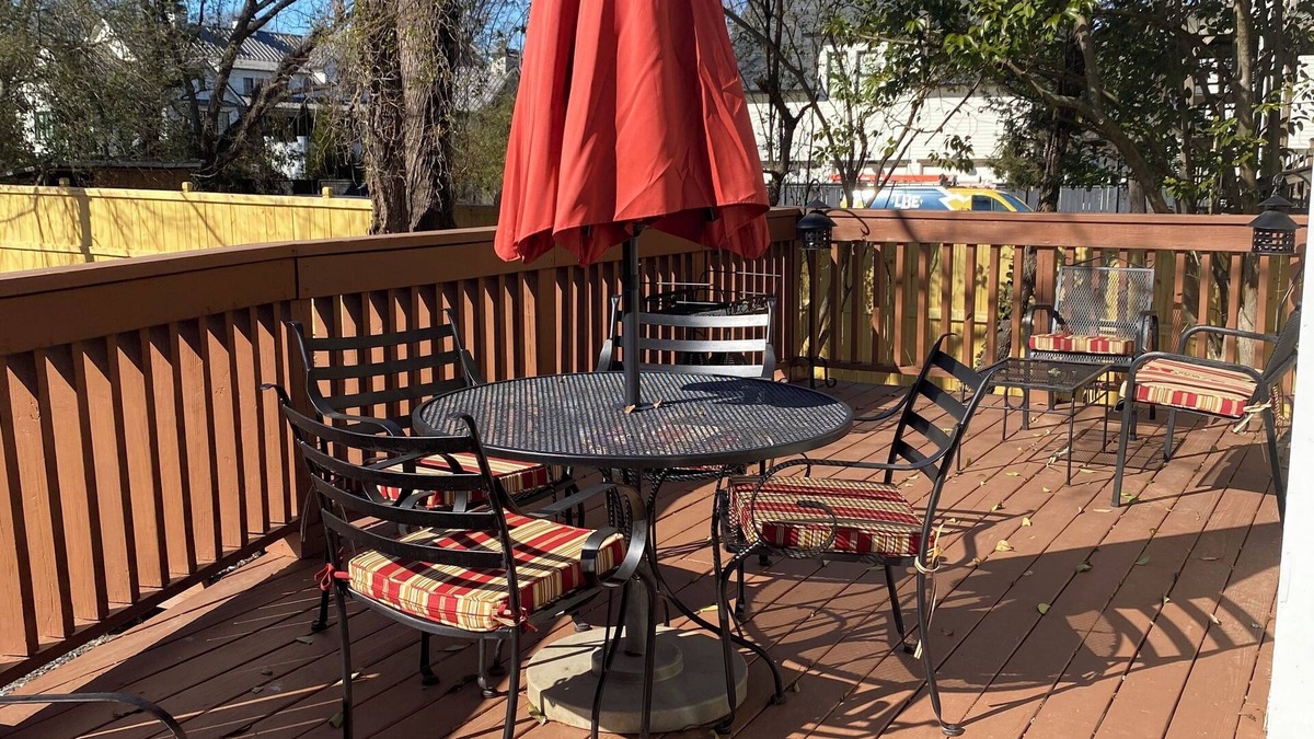 Roswell Cottage | Back by popular demand! Charming Cottage on Canton St-Walk to Restaurants-Shops!