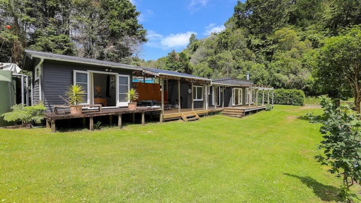 Rotoma House | Back of Beyond Cottage | Lake Rotoehu Getaway