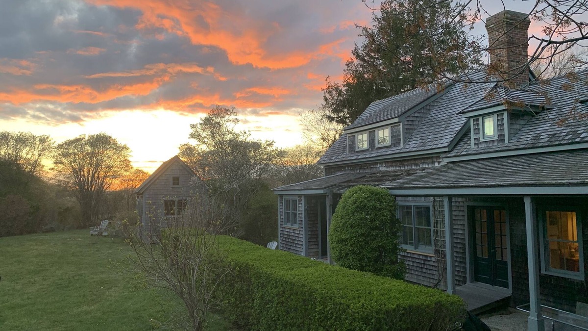 Block Island House | Back to nature, an Island artist’s cottage.