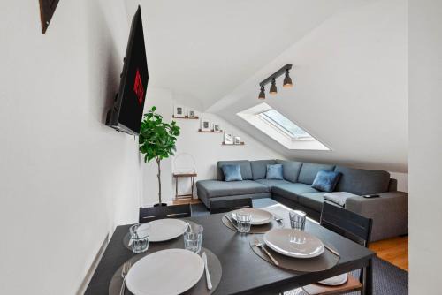 Grunbuhl-Sonnenberg Apartment | BackHome - BUSINESS&FAMILY - Parken, 3-Zimmer, SmartTV, Balkon, Waschmaschine, ruhige Stadtrand-Lage, Netflix, 60qm, 24h Checkin