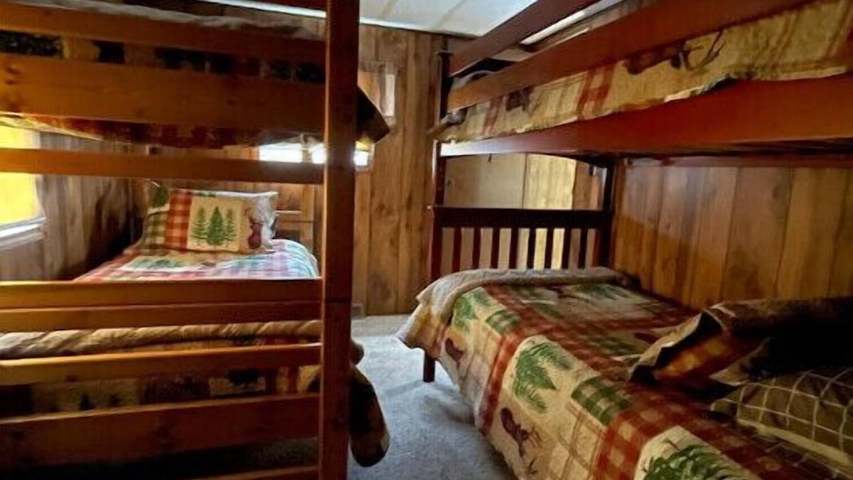 Crivitz Cabin | Backwoods Hideaway.nIts Fo-Rest, Relaxation, & Smore