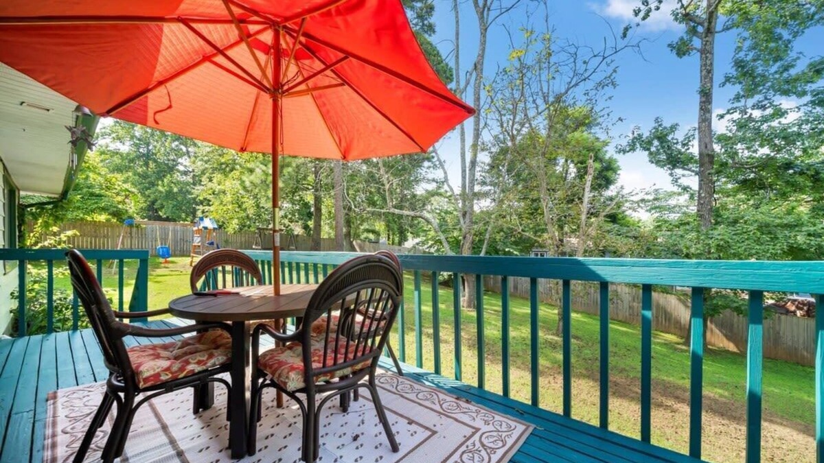 Madison House | Backyard and Near Space Center - Jolly Green Giant