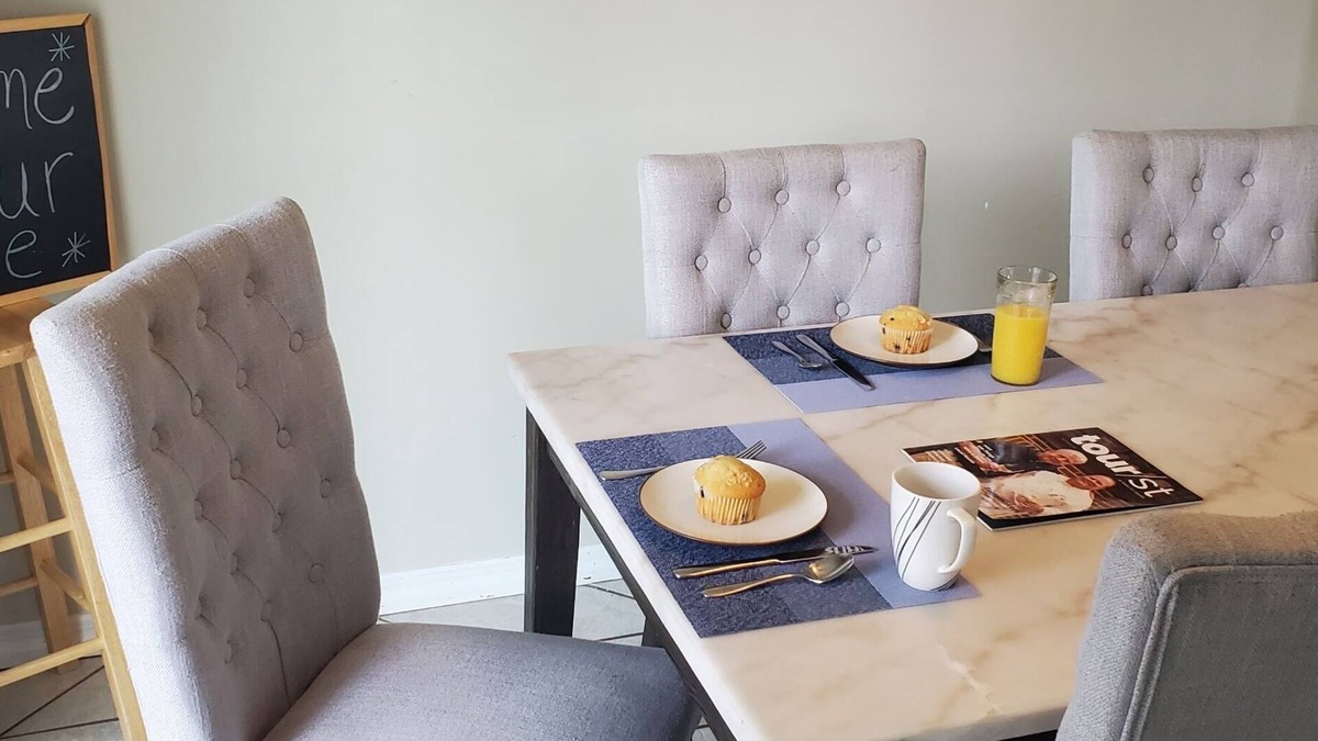O'Fallon House | ☆BackYard BBQ Hidden Gem☆Perfect Location~Groups/Pets Welcome