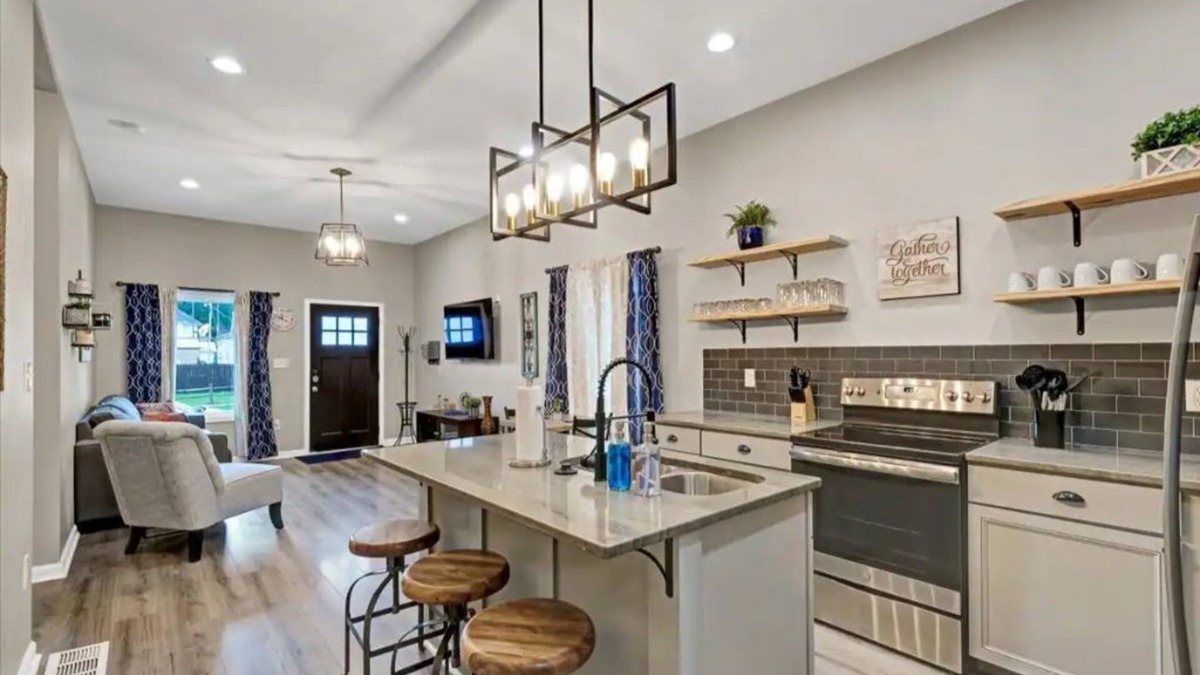 New Albany House | Backyard BBQ in New Albany-Close to Louisville!