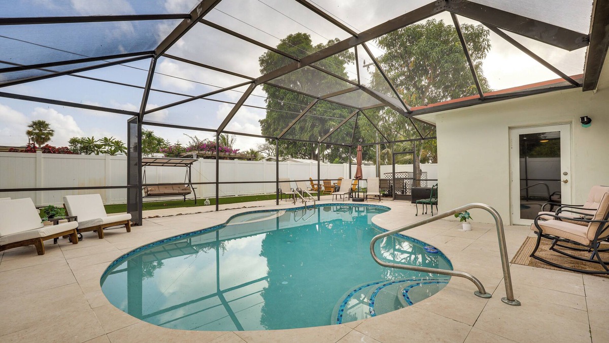 Lauderhill House | Backyard Oasis: Fort Lauderdale Home Near Beach