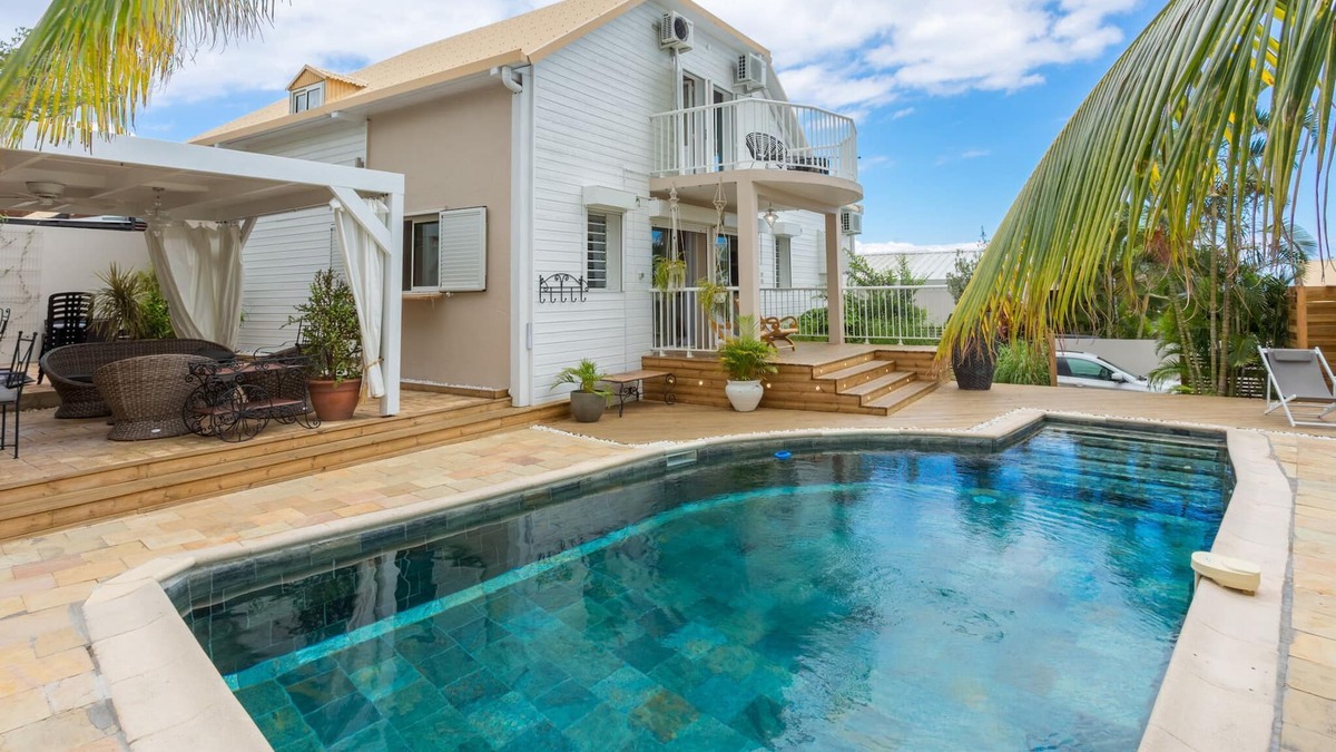 Carosse Villa | Badamier Blanc 5* family villa in st Gille heated pool