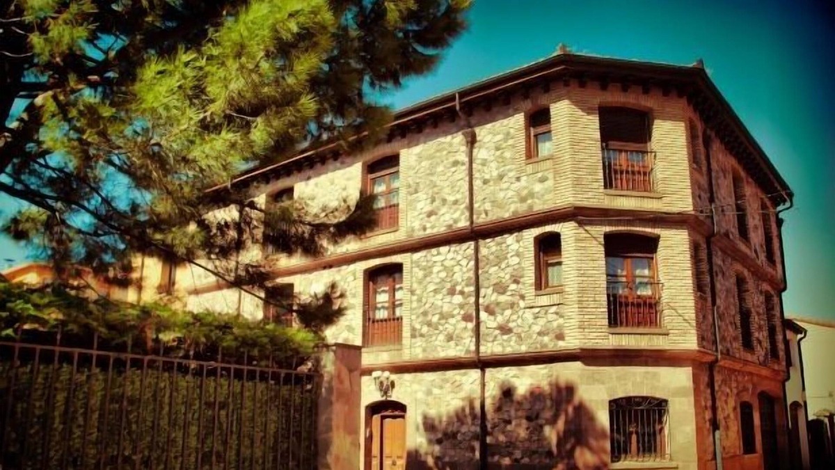 Badaran House | Badarán DiVino cottage for 18 people