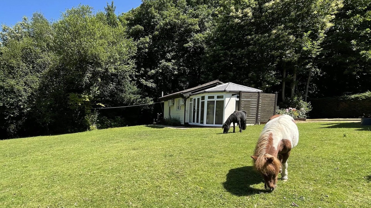 Fairseat Cottage | BADGER VIEW, romantic, luxury holiday cottage in Culverstone Green