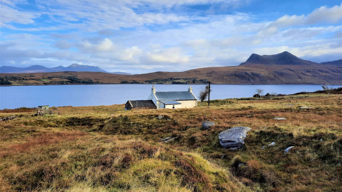 Drumchork Cottage | Badluarach Sea View - a cottage that sleeps 5 guests in 3 bedrooms