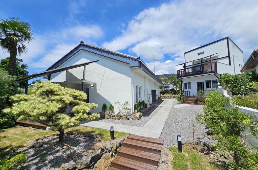 Seogwipo City House | Baerongnamu Private Stay
