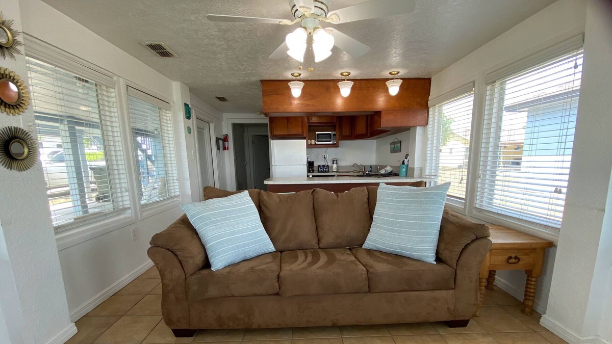 Kleberg County House | Baffin Bay "Catch N Relax" - Spectacular Sunrises