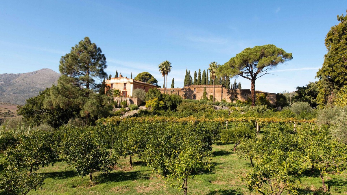 Scillato Villa | Baglio Scannale con piscina by Wonderful Italy