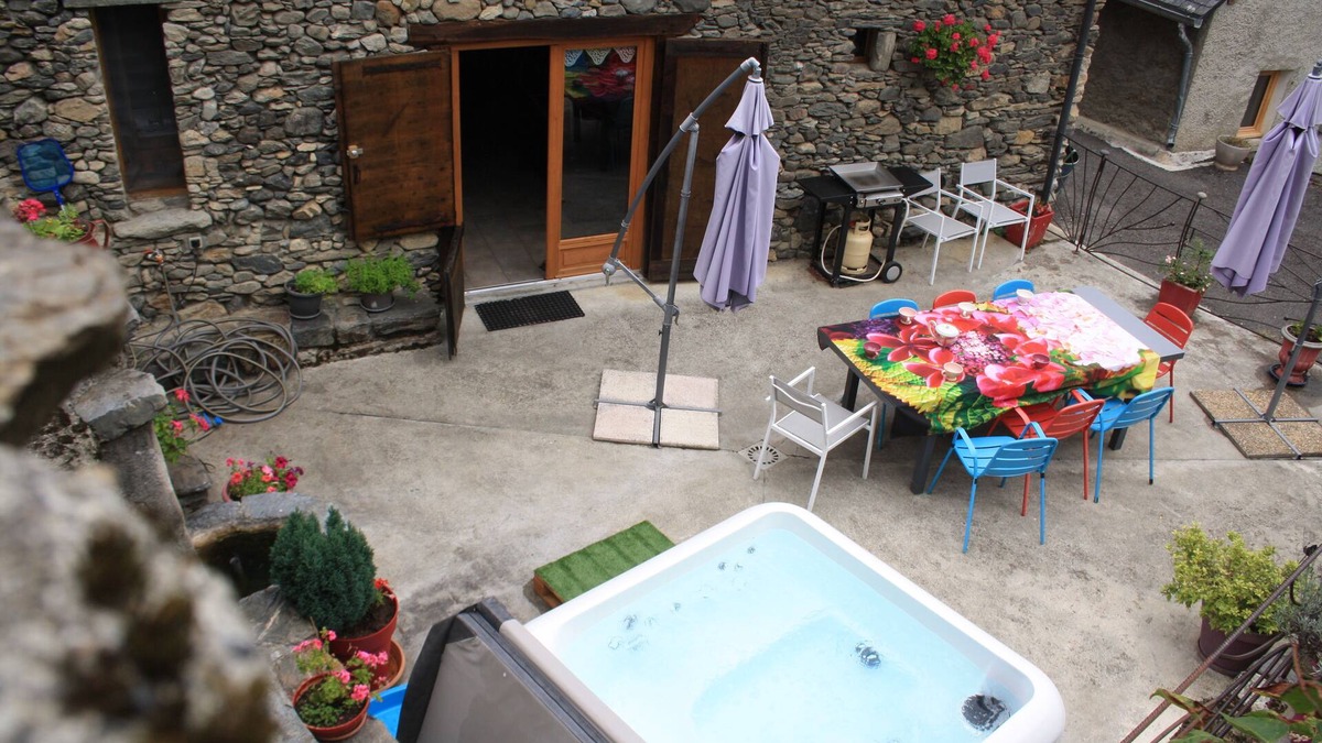 Saint-Aventin House | Bagneres de Luchon 5KMS st aventin barn renovated 3 ears 8 people