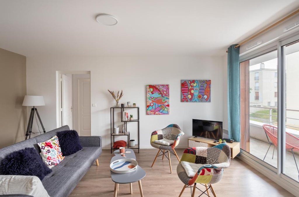 Francisco-Ferrer - Vern Apartment | Bahibé - Balcon et parking au calme proche gare