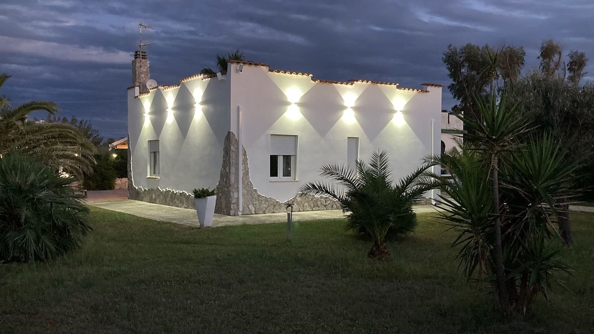 Termoli Villa | Baia dell'Alba - Superb beachfront hacienda in a green setting