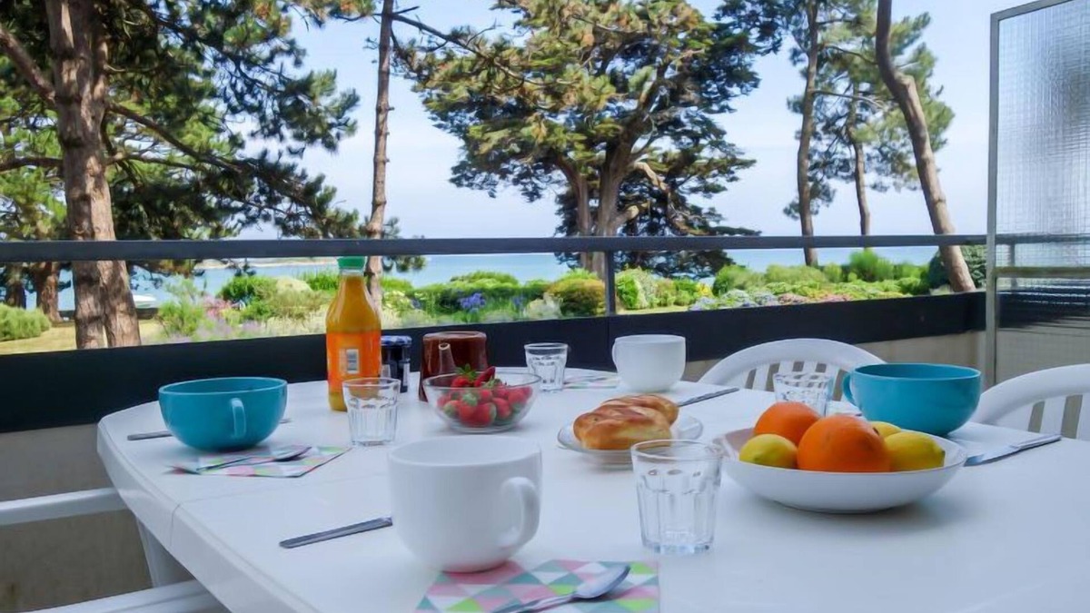 Carnac Apartment | Baie de Beaumer by Interhome