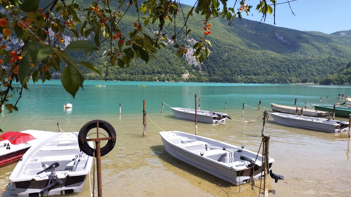 Novalaise RV Rental | Baïkal-Tent-Modern-Ensuite with Shower