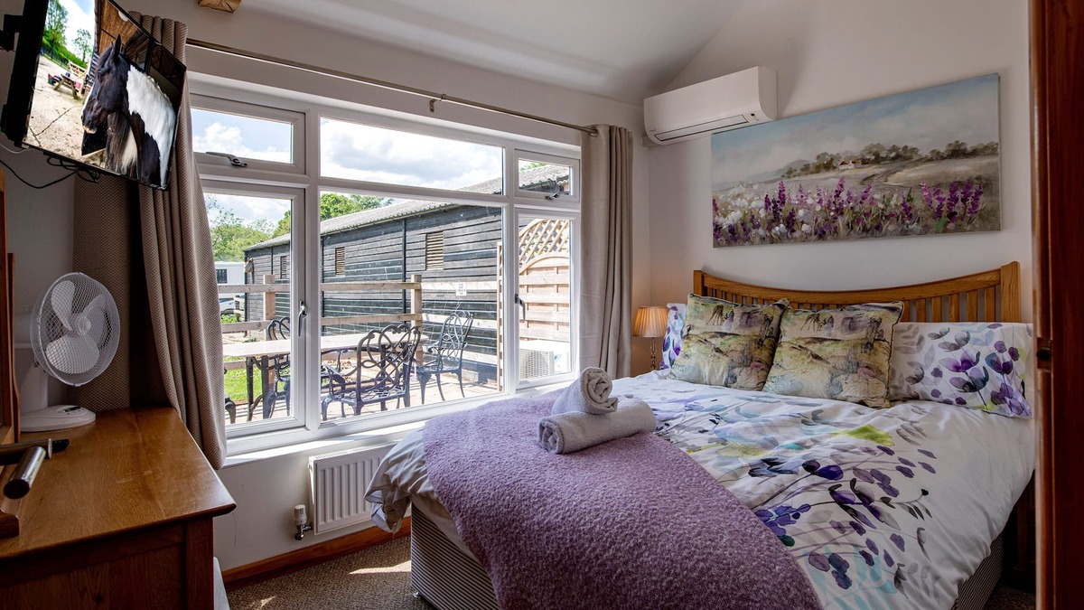 Tea Green Bed & Breakfast | Baileys Farm - ROOM 3 ( Double + Sofa Bed )