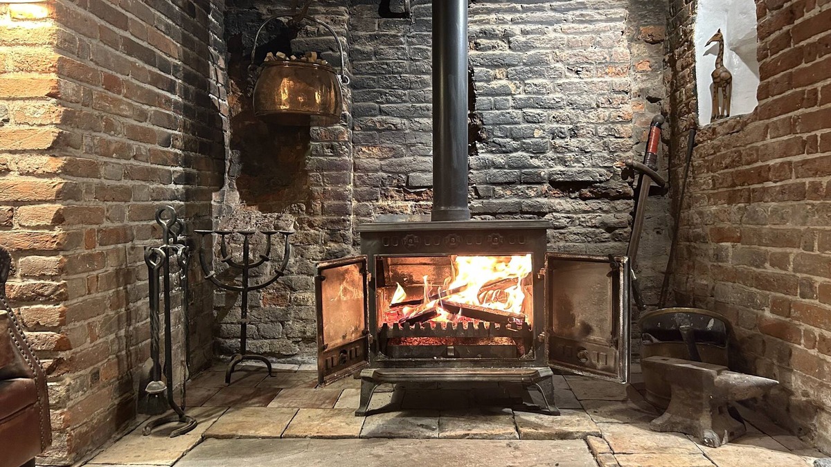 Castle Acre House | Bailiff’s Cottage, Circa 1600 cosy, charactful & Pet friendly