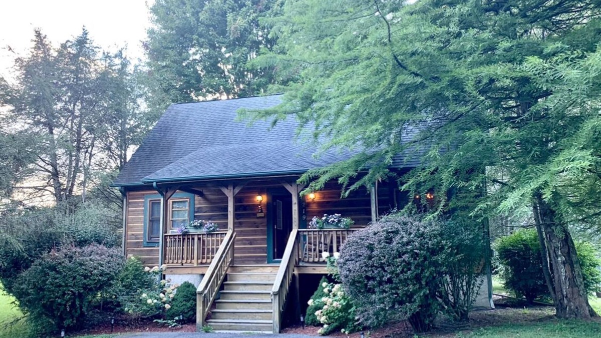 Boone Cabin | Baird's Creek Cabin Cozy Cabin, Close to Golf, Creekside