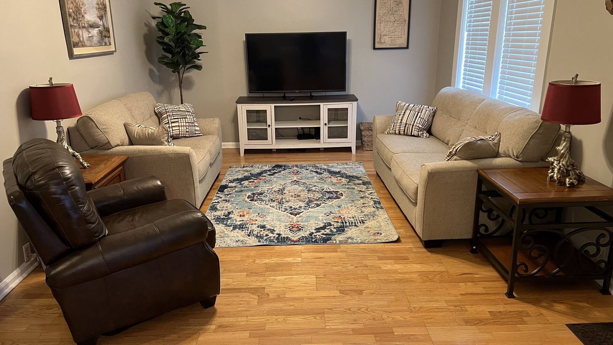 Eufaula House | Bait ‘em up Bungalow in Downtown Eaufaula