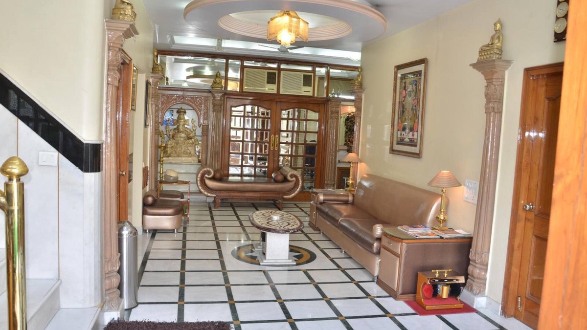 Karol Bagh Hotel | Bajaj Indian Home Stay