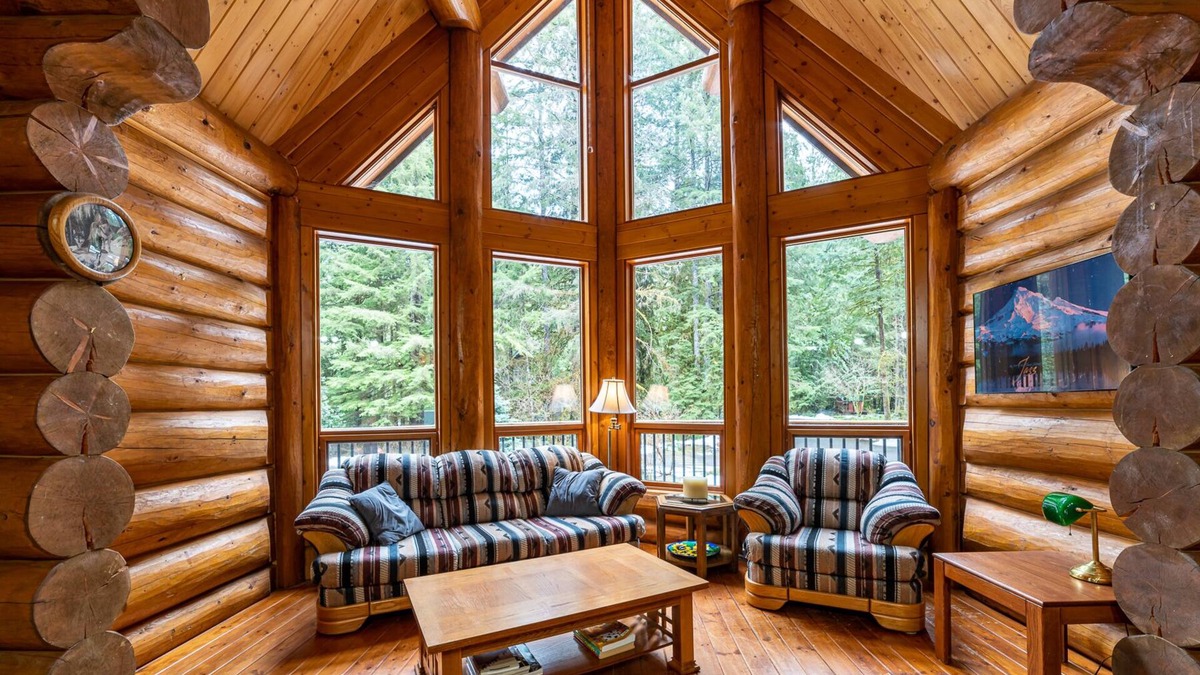 Glacier Ski Chalet | Baker Bliss 3100 Sqft, Wifi, HotTub, EV charger